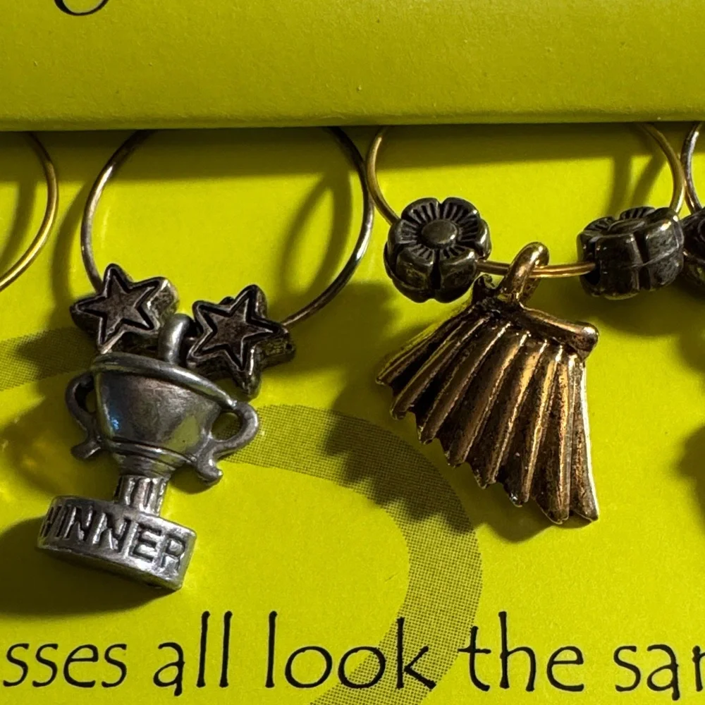 NIB - Tennis wine loops/charms ‘that wine is mine’